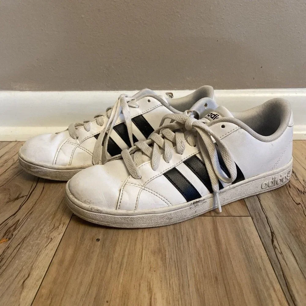 Womens ADIDAS NEO CLOUDFOAM Court Shoe Size 7.5 White W/Black Stripes
